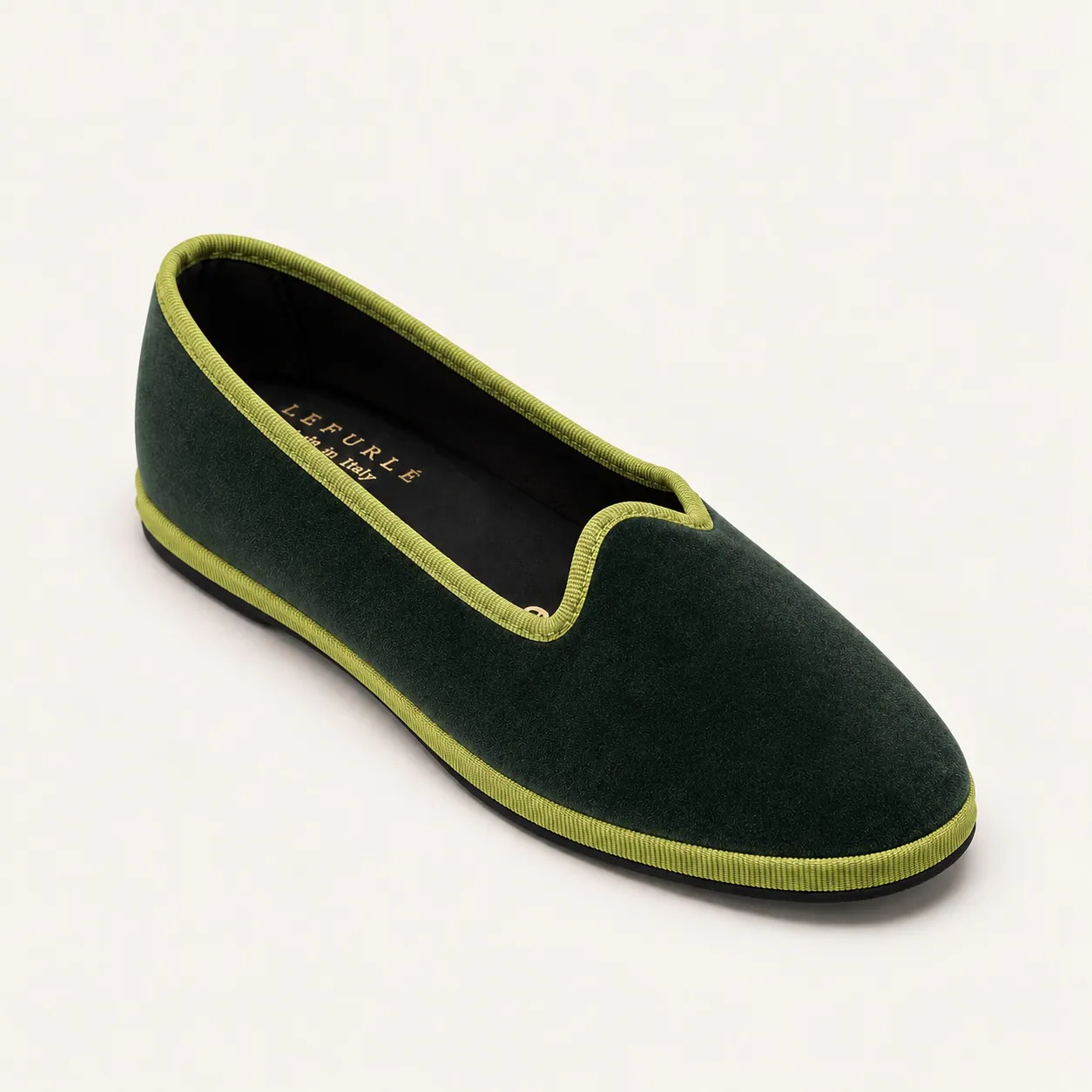 CLASSICA Verde Toscano, three-quarter view